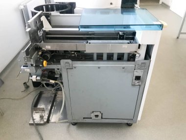 Yenilikçi elektrokimya aydınlatma teknolojisi kullanan tam otomatik immünokimyasal analiz cihazı. Hem nicel hem de nitel araştırmalar için tasarlandı. Geliştiriciler, kardiyoişaretleyiciler, tiroid işaretleyiciler,