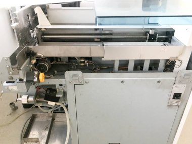Yenilikçi elektrokimya aydınlatma teknolojisi kullanan tam otomatik immünokimyasal analiz cihazı. Hem nicel hem de nitel araştırmalar için tasarlandı. Geliştiriciler, kardiyoişaretleyiciler, tiroid işaretleyiciler,