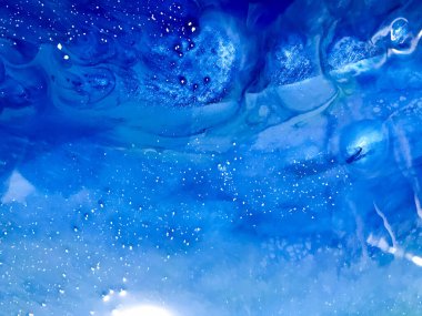 Lekeli ve kabarcıklarla süslenmiş akrilik reçineli güzel mavi doku. Arkaplan