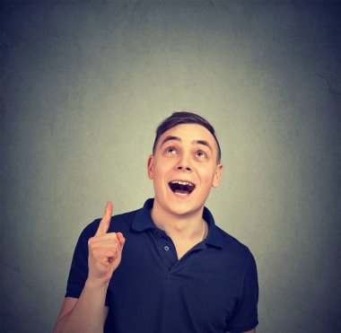 Parmak ile işaret adam bir fikri vardır.