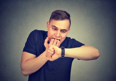 Geç kaldığım adam. Portre portre zaman kontrol adam vurguladı 