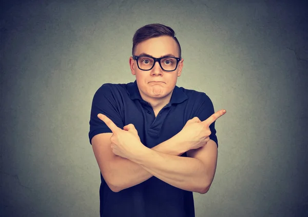 Retrato de un joven confundido — Foto de Stock