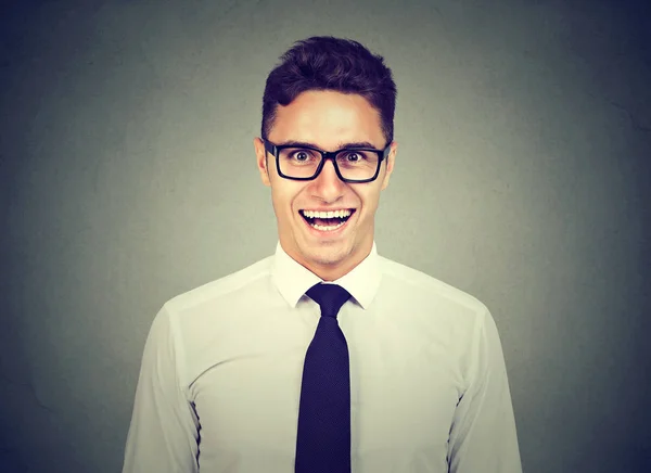 Riendo hombre de negocios guapo en gafas — Foto de Stock