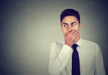 Komik meraklı iş arıyorum içine özel konuşma kulak misafiri listesi adamım  