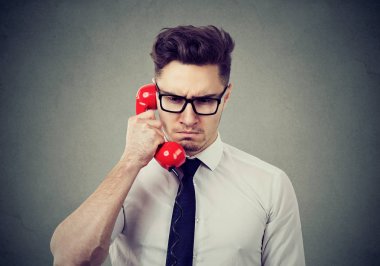 Papatyanın iş adamı hoş olmayan telefon sohbet 