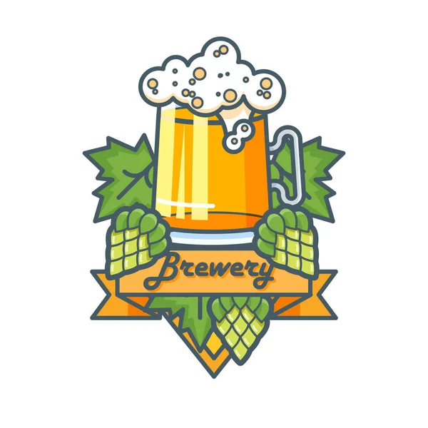Tasse de logo de bière avec houblon et feuilles. Illustration vectorielle d'art linéaire. Badge pub ou café — Image vectorielle