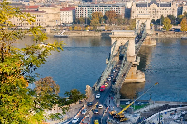 BUDAPEST, HUNGARY - NOVEMBER 6, 2015: Budapest. Chain Bridge in capital city of Hungary — Stock Photo, Image