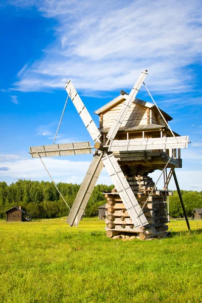 SEMENKOVO, RUSSIA - AUGUST 14, 2016: Windmill in museum of wooden architecture, Semenkovo, Vologda region. Russia — Stock Photo, Image