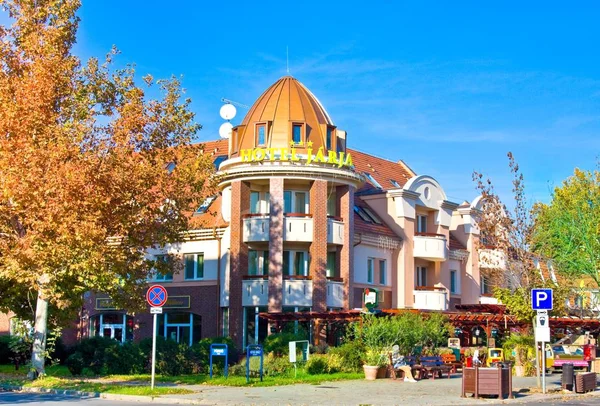Hajduszoboszlo, ungarn - 2.11.2015: hotel jarja. es wurde im April 2011 als Hotel qualifiziert — Stockfoto