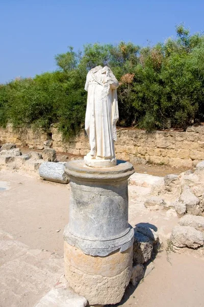 Statue in Salamis ancient city ruins near Famagusta. East coast of Cyprus — Stock Photo, Image