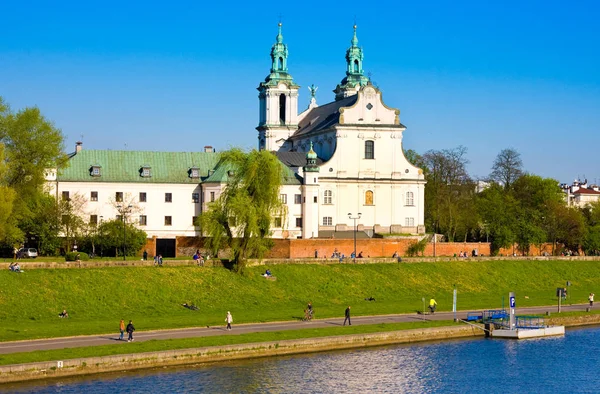 CRACOW, POLAND - APRIL 22, 2016: Vistula river and St. Stanislaus Church, Cracow, Poland — Stock Photo, Image