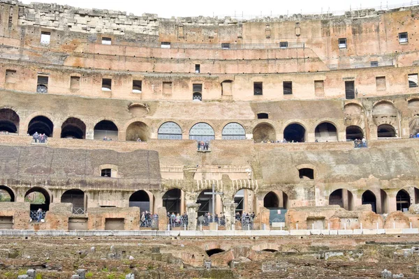 Rome, İtalya-Mart 22, Colosseum 2015:Tourists. Bir Unesco Dünya Mirası site bu. Roma, İtalya — Stok fotoğraf