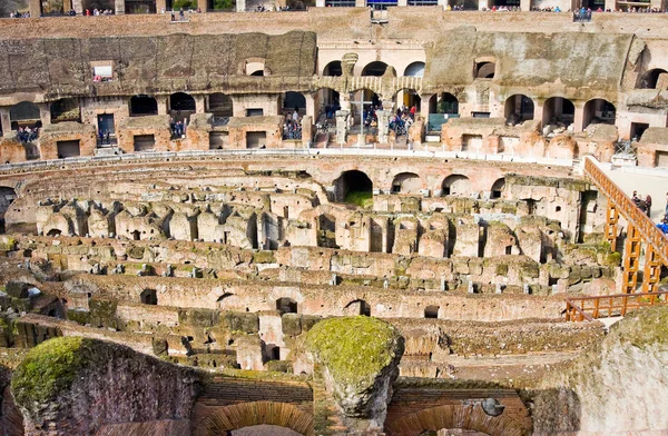 Rome, Italië-maart 22, 2015:Tourists in het Colosseum. Dit is een Unesco World Heritage site. Rome, Italië — Stockfoto