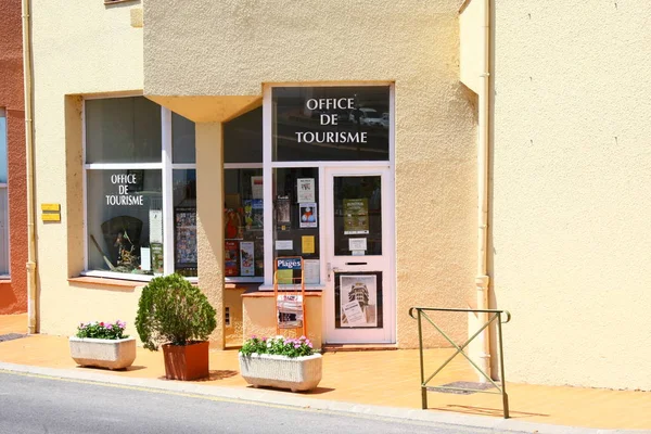 CERBERE, FRANCIA - 8 de julio de 2016: Oficina de Turismo, Rosellón, Pirineos Orientales, Francia —  Fotos de Stock