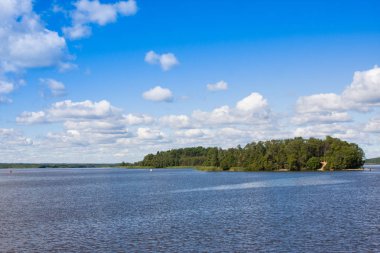 Nehir Sheksna çevre Goritsky Voskresensky Manastırı Vologda bölgesi, Rusya yakın