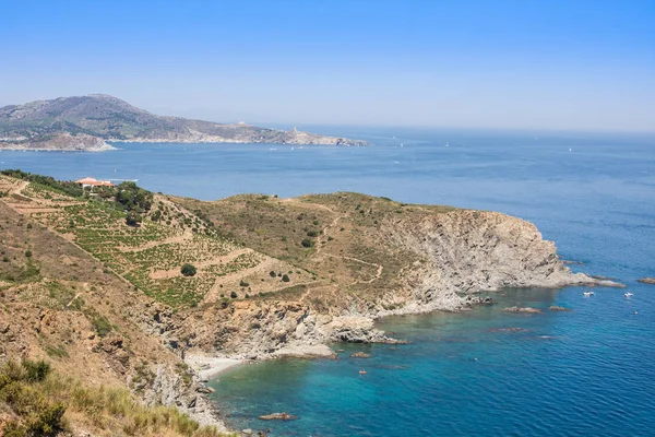 Rocky shore in marine reserve of Cerbere Banyuls, Mediterranean sea, Pyrenees Orientales, Cote Vermeille, France — Stock Photo, Image