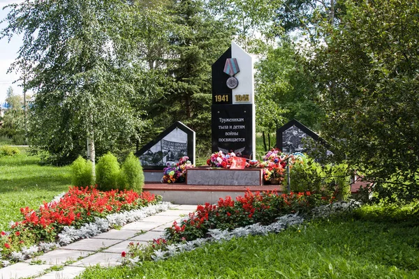 Kotlas, Archangelskaya region, Ryssland - 16 augusti 2017: monumentet till hemmafronten arbetstagare och barn i krig i Kotlas — Stockfoto