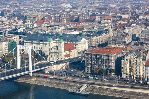 BUDAPEST, HUNGARY - NOVEMBER 6, 2015: Embankment of the Danube from Gellert Hill. Budapest, Hungary — Stock Photo, Image