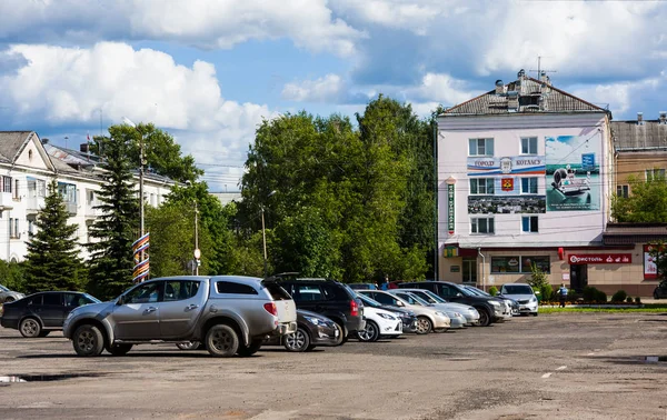 Kotlas, arkangelskaya region, russland - 16. august 2017: ploshchad sovetov - zentraler platz in kotlas, arkangelskaya region — Stockfoto