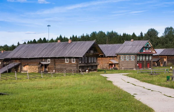 Semenkovo, Rusland - 14 augustus 2016: Museum van de houten architectuur, Semenkovo, Vologda regio. Rusland — Stockfoto