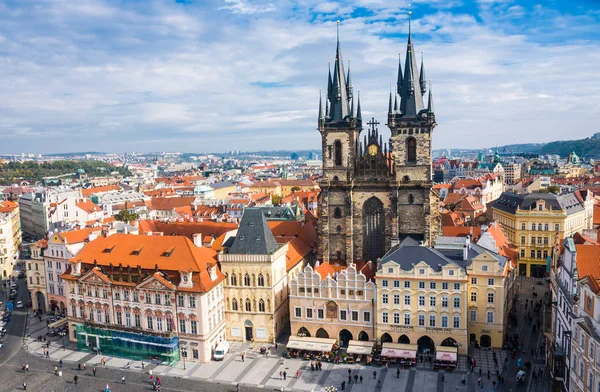 Pragua，捷克共和国 — — 10 月 10 日： 旧城广场和教堂的处女玛丽亚在太原，布拉格，捷克共和国关于 2013 年 10 月 10 日之前。布拉格的主要景点之一 — 图库照片