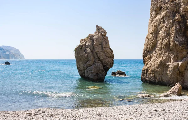 Παραλία της αγάπης. Βράχος της Αφροδίτης - γενέτειρα της Αφροδίτης κοντά σε Πάφος. Ο βράχος της Ελληνικής (πέτρα του Ρωμιού). Νησί της Κύπρου — Φωτογραφία Αρχείου