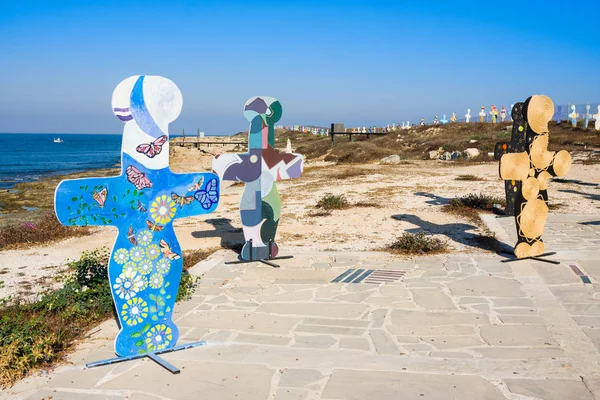 Paphos - 12 Temmuz 2017: Idol, Pomos.Waterside sanat Liseleri öğrencileri tarafından adanın diğer tarafında yapılan Baf.