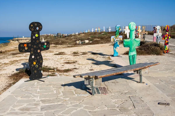 Paphos - 12 Temmuz 2017: Idol, Pomos.Waterside sanat Liseleri öğrencileri tarafından adanın diğer tarafında yapılan Baf.