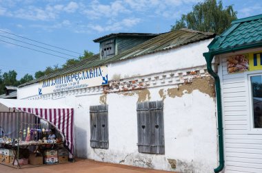 Pereslavl-Zalessky, Rusya-20 Ağustos 2017: Hediyelik eşya dükkanı Merkezi Pereslavl-Zalessky içinde. Her yıl yaklaşık 300 bin turist şehir ziyaret..