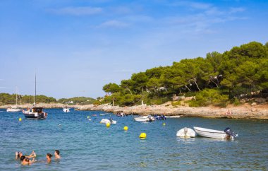 Mallorca, İspanya - 18 Ağustos 2014: Turist Calo de Sa Torre, Mallorca, İspanya