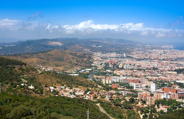 Panoramiczny widok na Barcelonę z tibidabo, Hiszpania — Zdjęcie stockowe