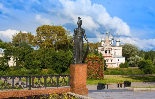 VOLOGDA, RUSSIA - 15 AGOSTO 2016: Pallade Athena. Dettaglio monumento scultura al poeta russo Konstantin Batyushkov, Vologda, Russia — Foto Stock