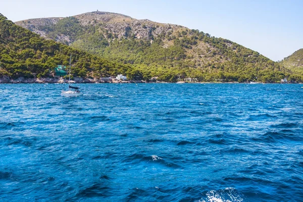 Berget mellan Port de Polenca och Cala Pi de La Posada, Mallorca, Spanien — Stockfoto