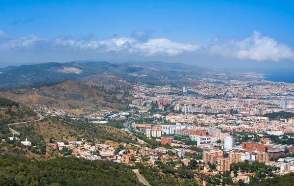 Panoramautsikt över barcelona från tibidabo, Spanien — Stockfoto