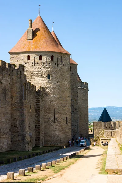 CARCASSONE, FRANCIA - 7 LUGLIO: Fortezza Carcassonne, Linguadoca, Francia — Foto Stock