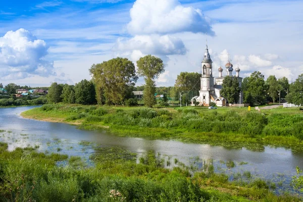 ヴォログダ、ロシアで 1731-1735 年ヴォログダ川と主のプレゼンテーションの教会が建てられました。 — ストック写真