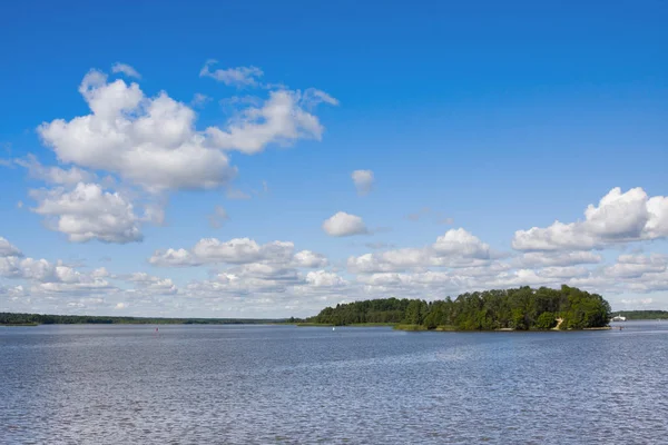 River Sheksna near Goritsky Voskresensky Monastery in Vologda region, Russia — Stock Photo, Image