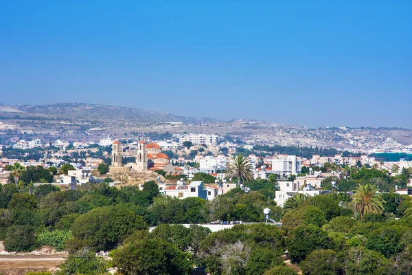 Veduta di Paphos e montagne dal parco archeologico di Cipro a Kato Paphos, Cipro — Foto Stock