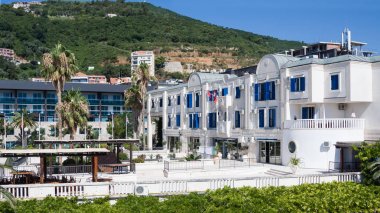 Karadağ, Budva - 12 Temmuz 2015: Otel Mogren eski kasabanın hapsetmesi duvarlar ve Budva'nın en eski otellerinden biridir hemen yakınında yer alır
