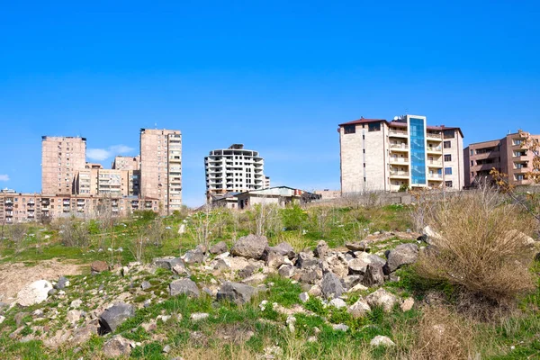 Flera våningar modern lyx Lägenhet hus i Jerevan, Armenien — Stockfoto