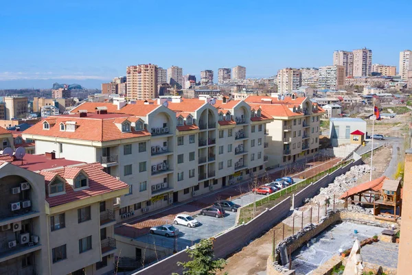 Yerevan, Armenien - 17 mars 2018: Moderna Luxary bostäder komplex kaskad kullar på Antarain street, Yerevan, Armenien. — Stockfoto