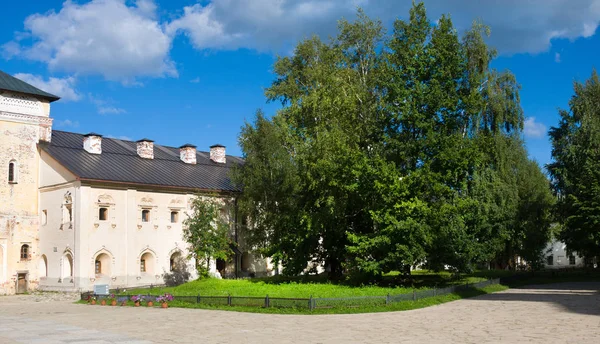 Vologda, Rusya Federasyonu - 13 Ağustos 2016: Kirillo Belozersky Manastırı yakınındaki şehir Kirillov, Vologda region, Rusya Federasyonu — Stok fotoğraf