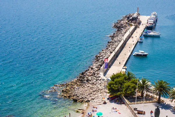 Herceg Novi, Montenegro - July 8, 2015: Herceg Novi harbor pier, anchorage and sea pool in Boka Kotorska bay — Stock Photo, Image