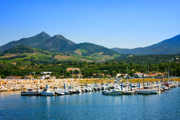 ARGELES SUR MER, FRANCE - JULY 9, 2016: Port Argeles-sur-Mer in Pyrenees-Orientales department, Languedoc-Roussillon region, in southern France — Stock Photo, Image