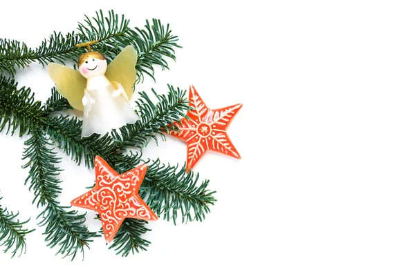 Decorações de Natal e árvore no fundo branco. Espaço para cópia. Deitado. Ano Novo e estrelas de Natal e anjo — Fotografia de Stock