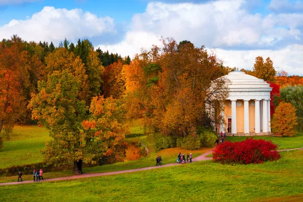 Templo Amizade Outono Parque Pavlovsky Pavlovsk São Petersburgo Rússia — Fotografia de Stock