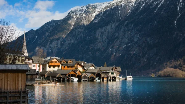 Hallstatt Geleneksel Ahşap Kayıkhaneler Hallstaetter Gölü Ndeki Dağ Köyü Salzkammergut — Stok fotoğraf