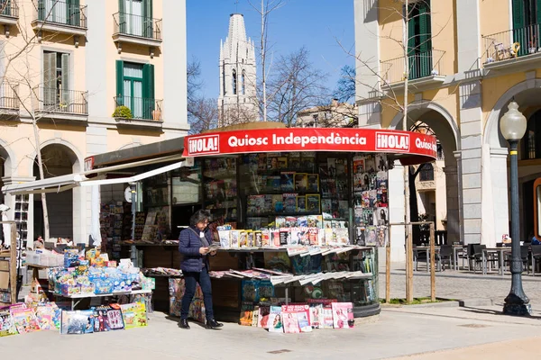 Barcelona Spain February 2020 Traditional Kiosc Magazines Newspapers Cheap Souvenirs — Stock Photo, Image