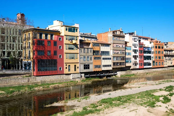 Színes Sárga Piros Narancssárga Házak Tükröződnek Víz Folyó Onyar Girona — Stock Fotó