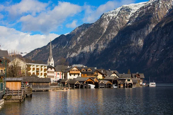 Hallstatt Oostenrijk Februari 2020 Hallstatt Unesco Erfgoeddorp Tegen Berg Meer — Stockfoto